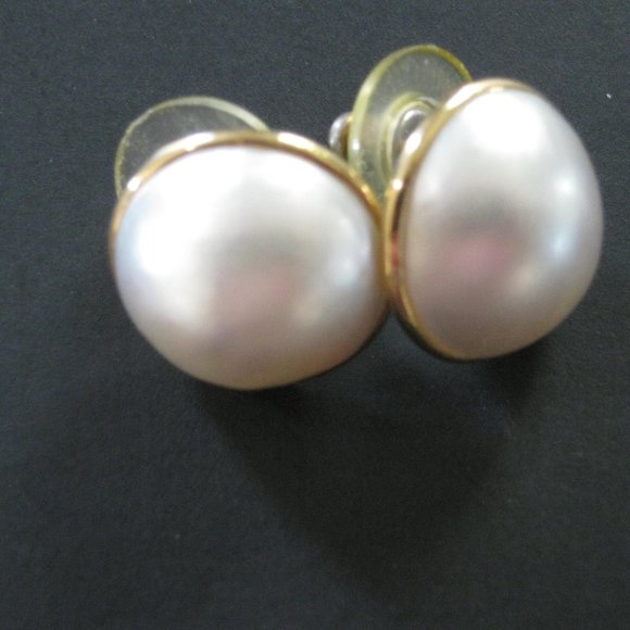 Mabe Pearl Earrings 14kt Gold - Picture 3 of 3